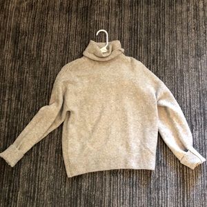 Brand new cozy H&M oversized turtle neck sweater